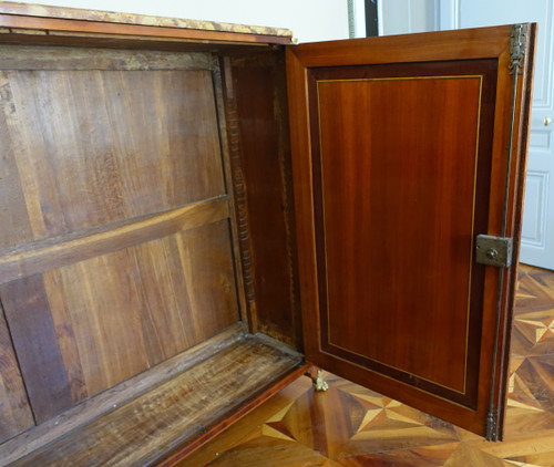 Transition period sideboard in satinwood marquetry - shallow depth - 18th century