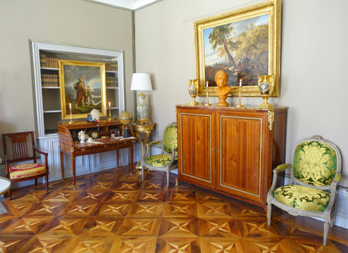 Transition period sideboard in satinwood marquetry - shallow depth - 18th century