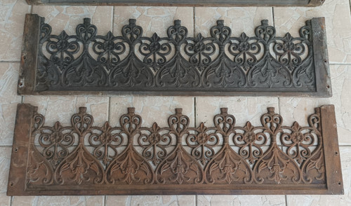 Set of 3 19th century Gothic-style cast-iron balustrades