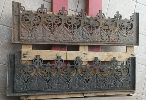 Set of 3 19th century Gothic-style cast-iron balustrades