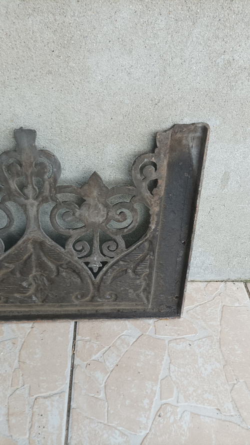 Set of 3 19th century Gothic-style cast-iron balustrades