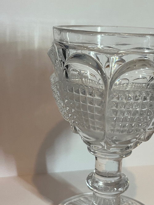 Beautiful and heavy “Charles X” glass in molded crystal with diamond points