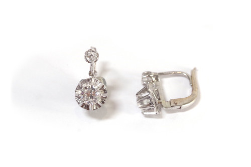 Art Deco diamond earrings in platinum, 0.18 carat old-cut diamond, Art deco jewelry, antique jewelry