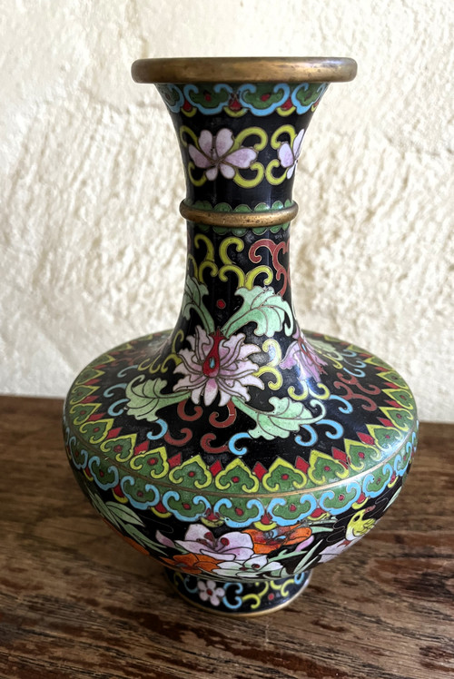 Vase cloisonné ancien, fin XIXème siècle, en excellent état.