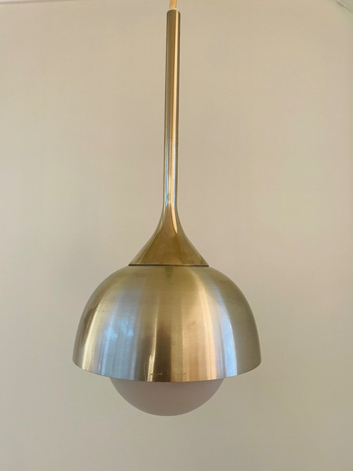 Pair of drop-shaped pendant lights