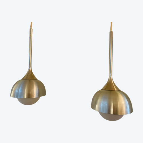 Pair of drop-shaped pendant lights