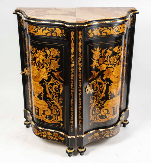 A beautiful pair of corners in wood and marquetry from the end of the 19th century 