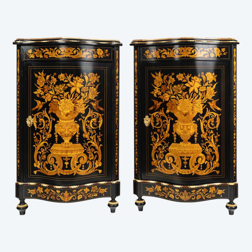 A beautiful pair of corners in wood and marquetry from the end of the 19th century 