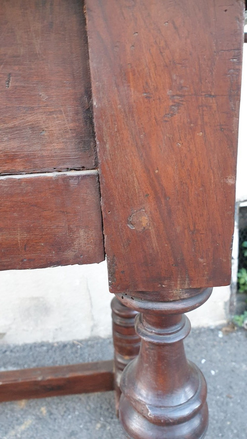 Tuscan walnut table, 17th century