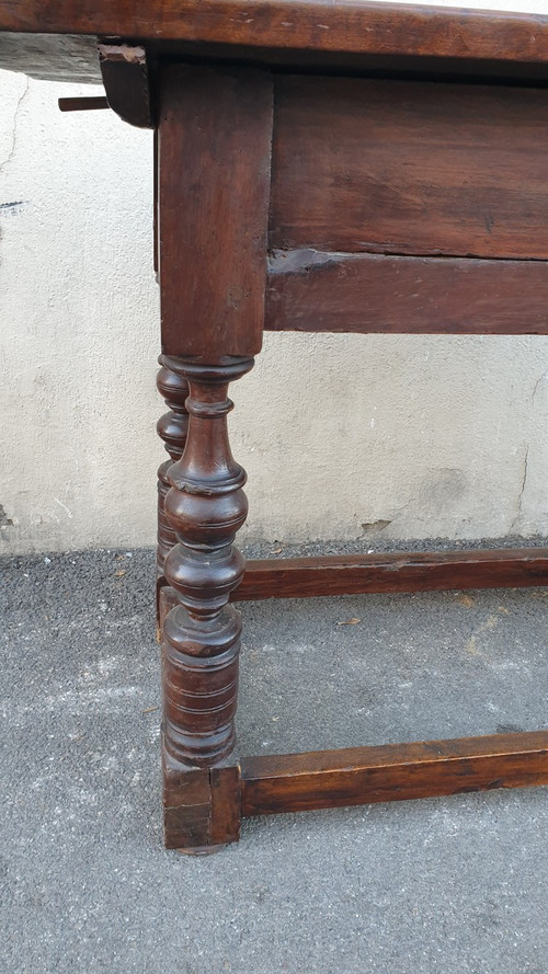 Tuscan walnut table, 17th century