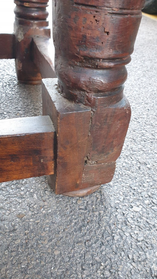 Tuscan walnut table, 17th century