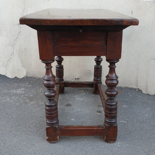 Tuscan walnut table, 17th century