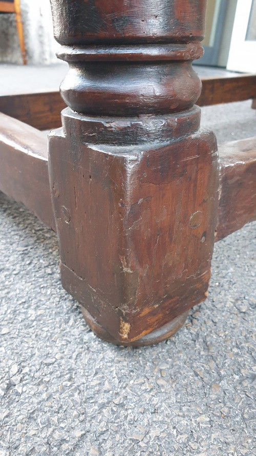 Tuscan walnut table, 17th century