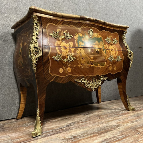 Kommode Sauteuse galbée estampillée en Marqueterie de bois précieux Style Louis XV vers 1850