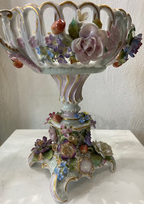 In the taste of Meissen - Fruit bowl with numerous floral decorations - Circa 1900