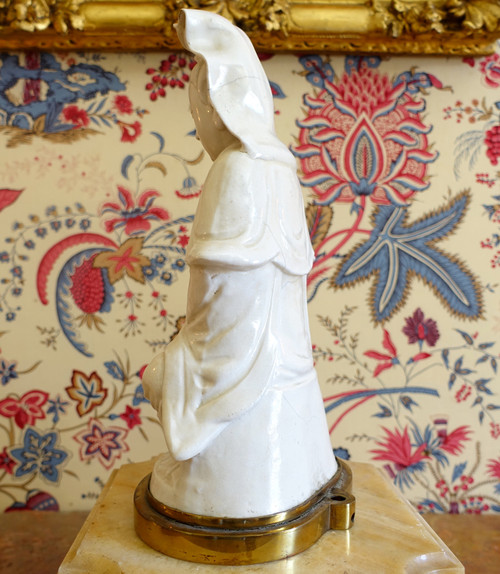 Chinese porcelain Guanyin statue, bronze base - chinoiserie decor / Chinese cabinet