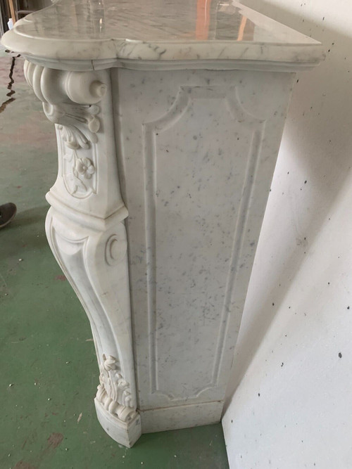 Louis XV style mantel in white Carrara marble XIX century