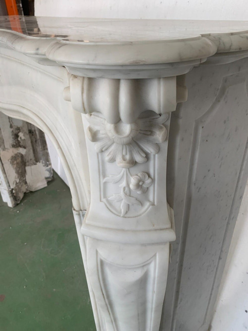 Louis XV style mantel in white Carrara marble XIX century