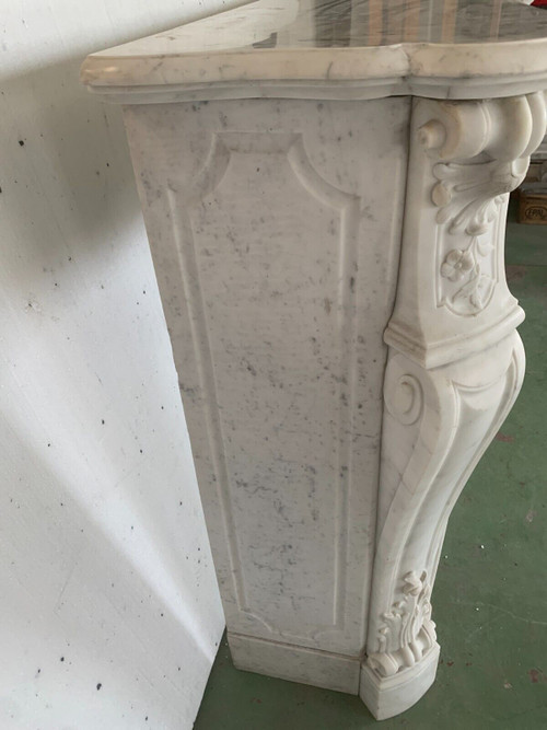 Louis XV style mantel in white Carrara marble XIX century