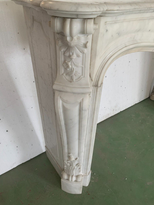 Louis XV style mantel in white Carrara marble XIX century