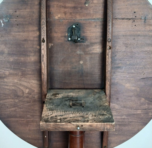 France or UK, late 18th century - tripod mahogany pedestal table - tilting top