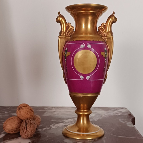 Paris, Empire period, Restoration - porcelain spindle vase - violet background and war trophies