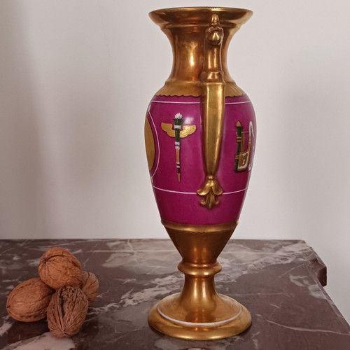 Paris, Empire period, Restoration - porcelain spindle vase - violet background and war trophies