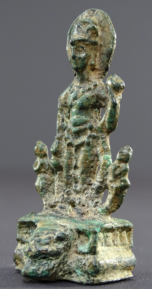 China Nördliche Wei-Dynastie (386 bis 534) oder Sui-Dynastie (581 bis 614), Miniaturstatue Kwan Yin Aus Bronze.