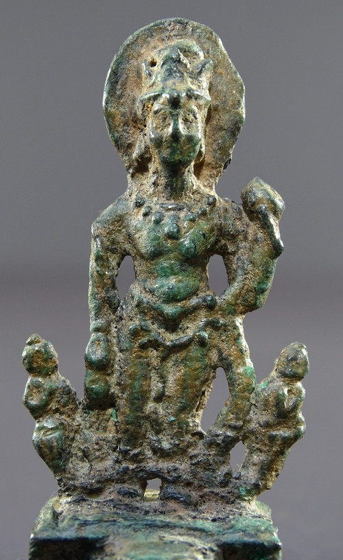 China Nördliche Wei-Dynastie (386 bis 534) oder Sui-Dynastie (581 bis 614), Miniaturstatue Kwan Yin Aus Bronze.