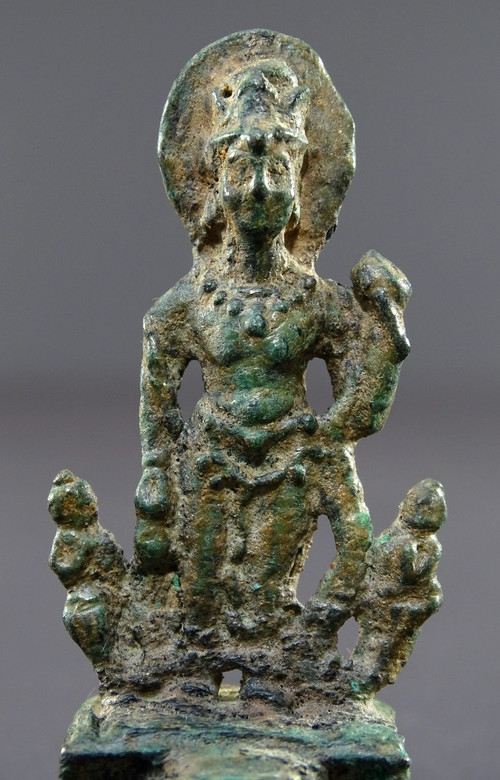 China Nördliche Wei-Dynastie (386 bis 534) oder Sui-Dynastie (581 bis 614), Miniaturstatue Kwan Yin Aus Bronze.