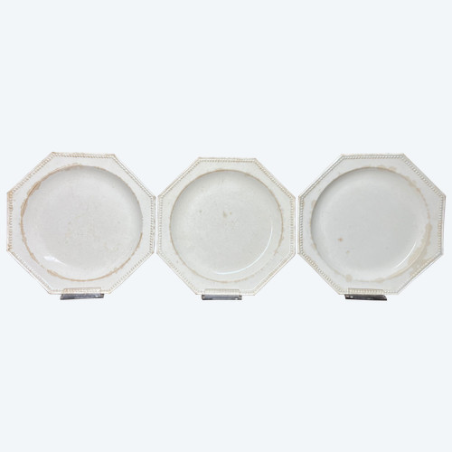 3 assiettes octogonales blanches bords perlés Montereau 1803-1810