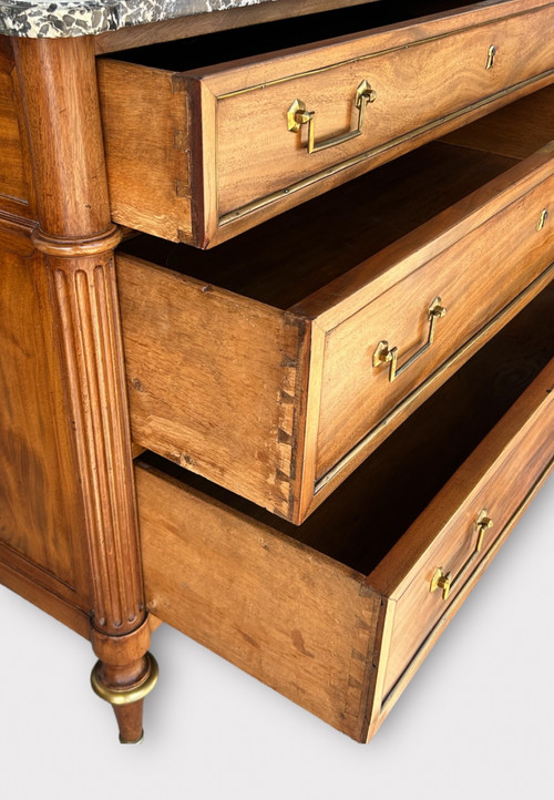 Louis XVI Period Blond Mahogany Chest Of Drawers - 18th Century