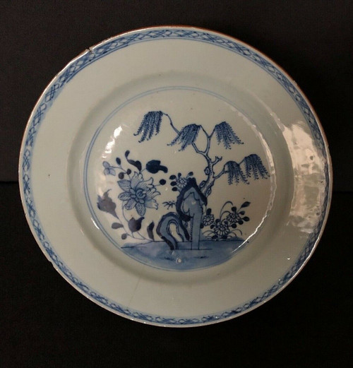 Porcelain plate with blue and white floral decoration, China, 18th century