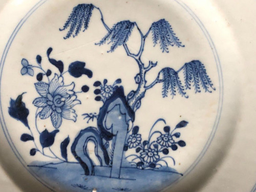 Porcelain plate with blue and white floral decoration, China, 18th century