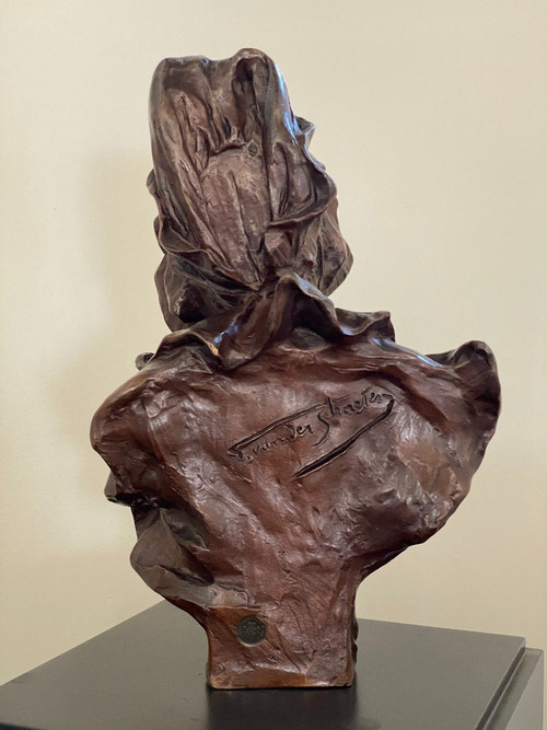 Bronze sculpture Elegant Woman with Hat 19th Century