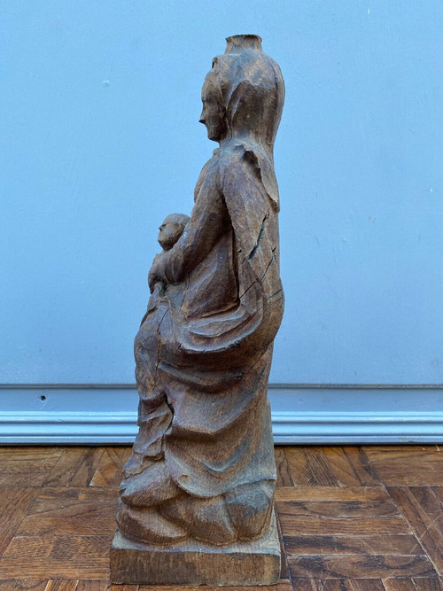 Virgin and Child in carved oak wood, early 20th century, direct cut