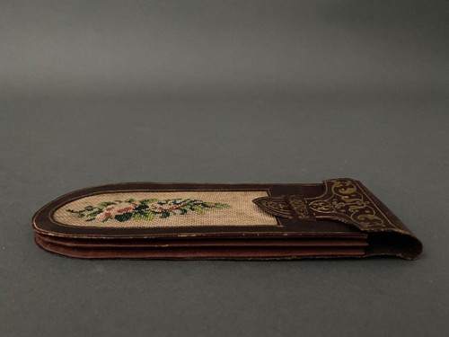 Rare message case in iron-stamped leather with floral decoration, late 18th century