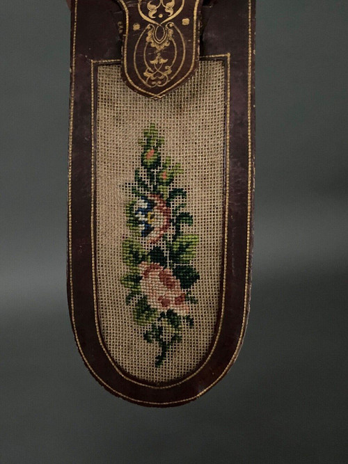 Rare message case in iron-stamped leather with floral decoration, late 18th century