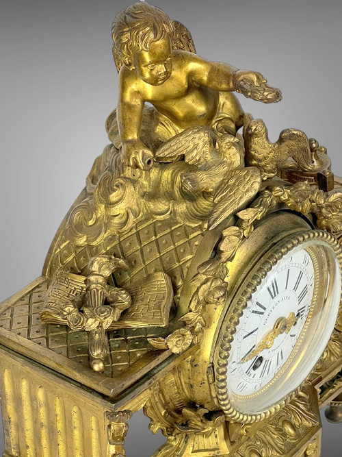 : Orologio In Bronzo Del XIX Secolo In Stile Luigi XVI Decorato Con Angelot E Colombe