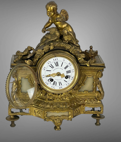 : Orologio In Bronzo Del XIX Secolo In Stile Luigi XVI Decorato Con Angelot E Colombe