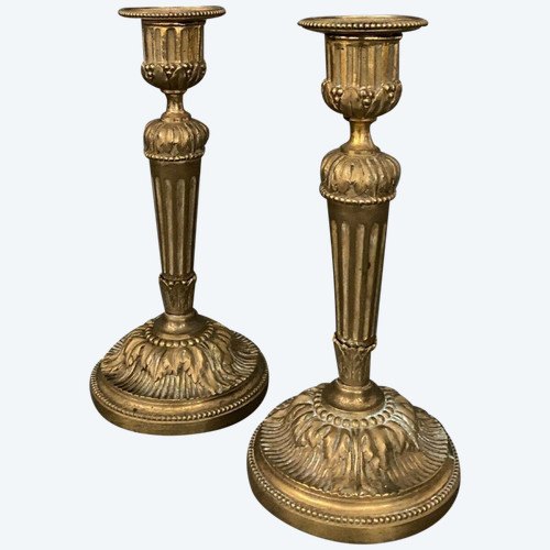 Paire de bougeoirs en bronze dans le goût de Eugène Hazart style Louis XVI