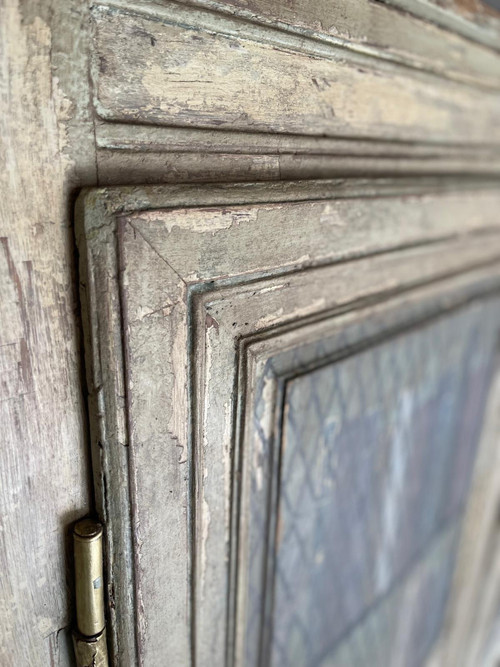 Late 19th century patinated wooden bookcase with trompe l’oeil