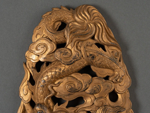 Panneau en bois doré sculpté à décor de dragon Chine Indochine XIXe