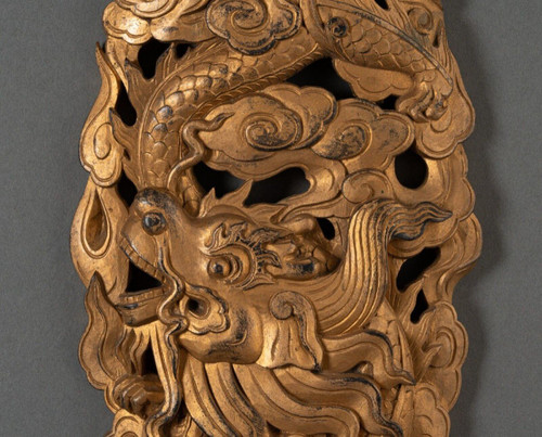 Panneau en bois doré sculpté à décor de dragon Chine Indochine XIXe