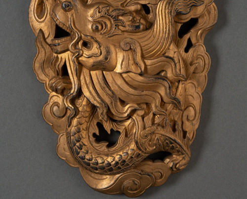 Panneau en bois doré sculpté à décor de dragon Chine Indochine XIXe