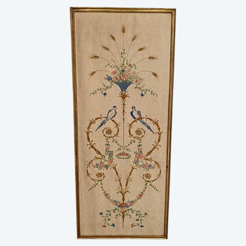 Panneau brodé 1900 style Louis XVI décor d'oiseaux cadre baguette