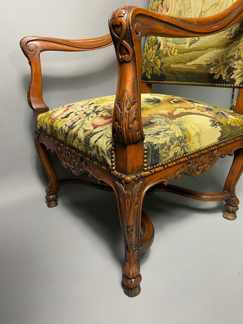 Fauteuil De Style Louis XIV Recouvert D'une Tapisserie Aux Petits Points Polychromé