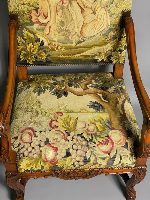 Fauteuil De Style Louis XIV Recouvert D'une Tapisserie Aux Petits Points Polychromé