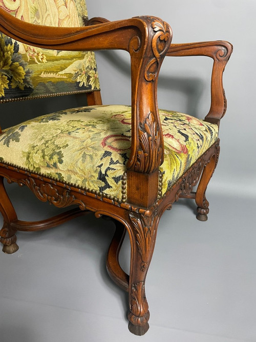 Fauteuil De Style Louis XIV Recouvert D'une Tapisserie Aux Petits Points Polychromé