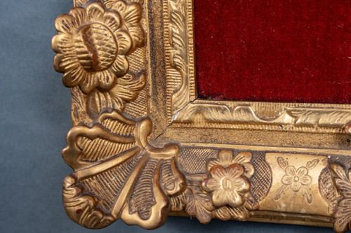 17th century hand-carved crucifix with gilded wooden frame decorated with flowers